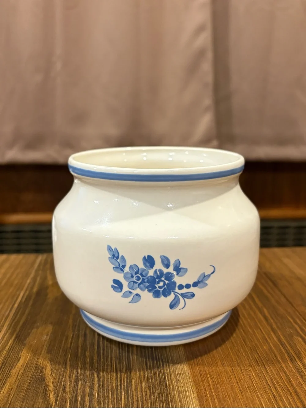 Vintage 1981 FTD ceramic planter cream with blue flower design
